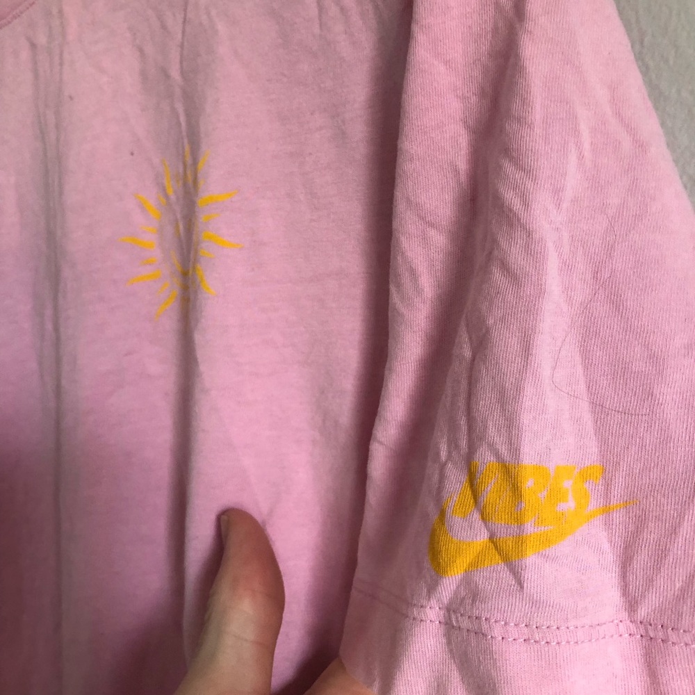 Men’s pink Nike basketball t shirt